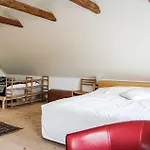 בית נופש 4 Bedroom Cozy In הסלה