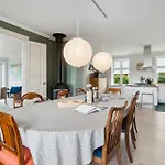 בית נופש 4 Bedroom Cozy In הסלה