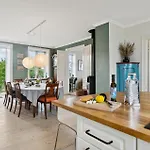 4 Bedroom Cozy In בית נופש *
