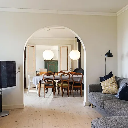 Dom wakacyjny 4 Bedroom Cozy In