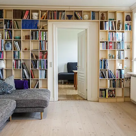 4 Bedroom Cozy In Holiday home