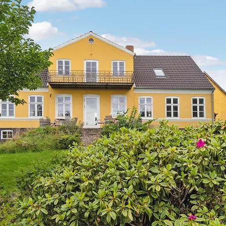 Holiday home 4 Bedroom Cozy In