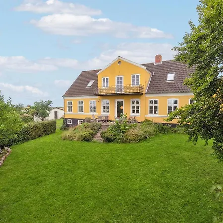 Holiday home 4 Bedroom Cozy In
