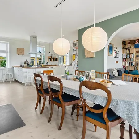 4 Bedroom Cozy In