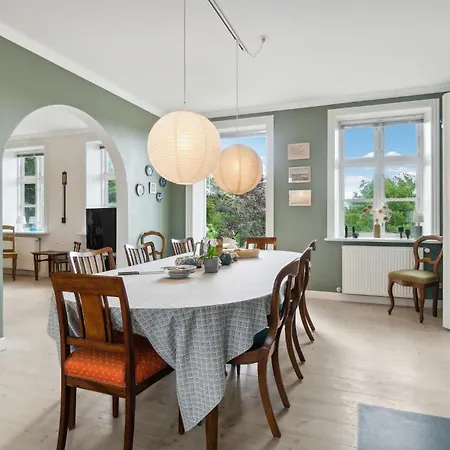 4 Bedroom Cozy In Hasle