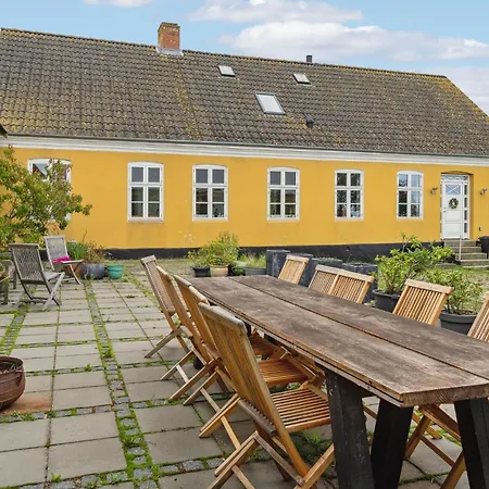 4 Bedroom Cozy In