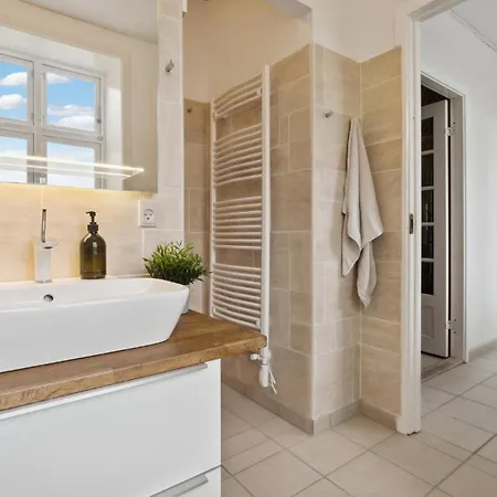 4 Bedroom Cozy In Holiday home *