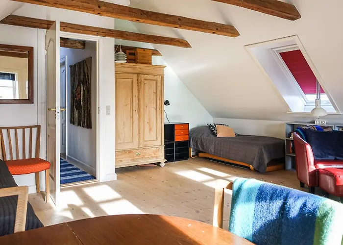 4 Bedroom Cozy In Nyaraló Hasle