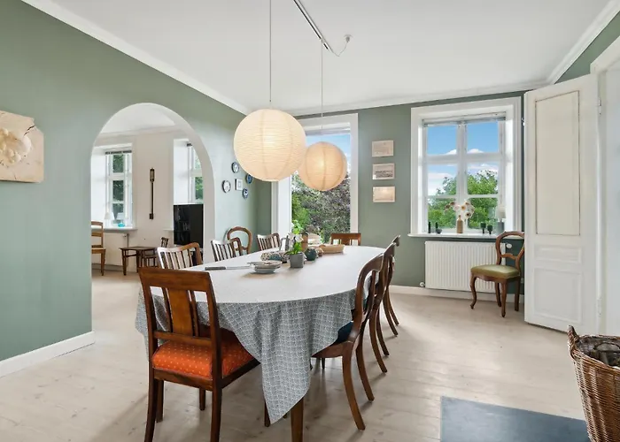 4 Bedroom Cozy In Hasle