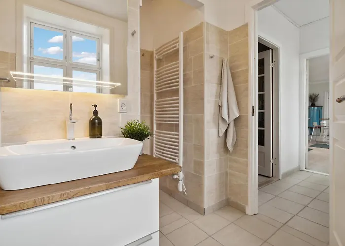 4 Bedroom Cozy In Nyaraló *